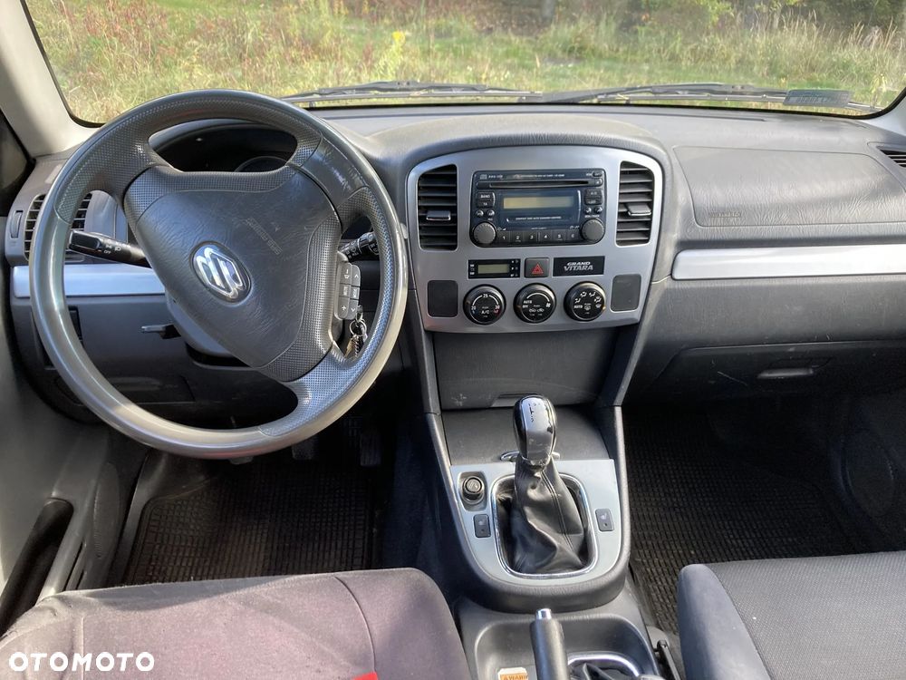 Suzuki Grand Vitara 2.0 - 10