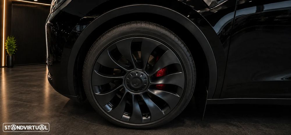 Tesla Model Y Performance Dual Motor AWD - 11