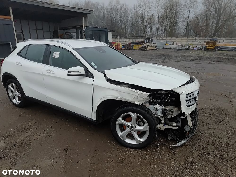 Mercedes-Benz GLA - 6