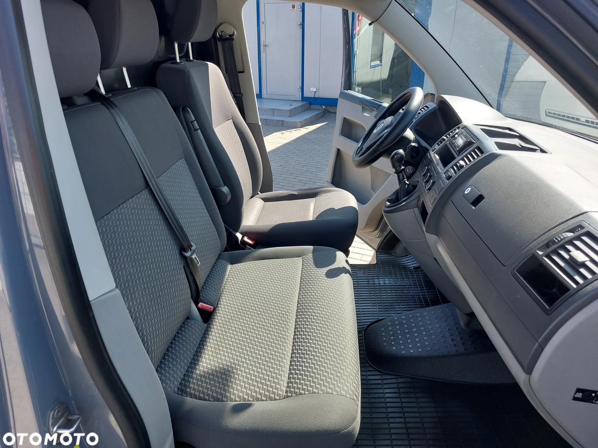 Volkswagen Transporter T5 TDI L2H1 - 24