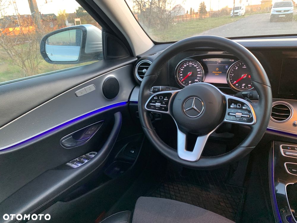 Mercedes-Benz Klasa E 220 d 4-Matic Avantgarde - 21