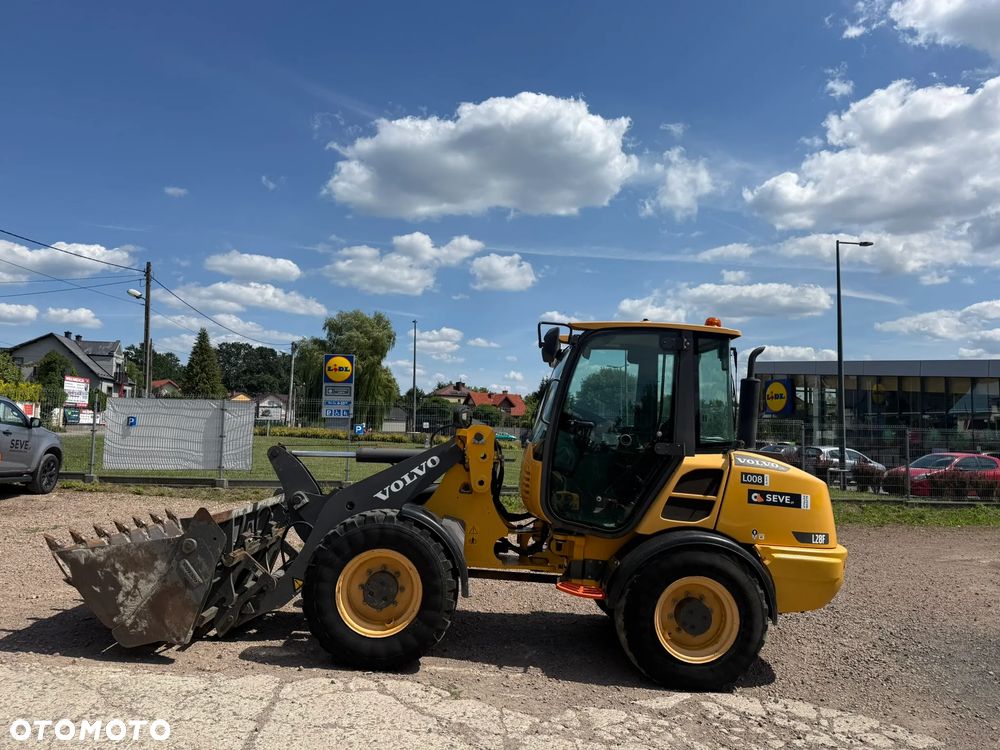 Volvo L 28 F - 1