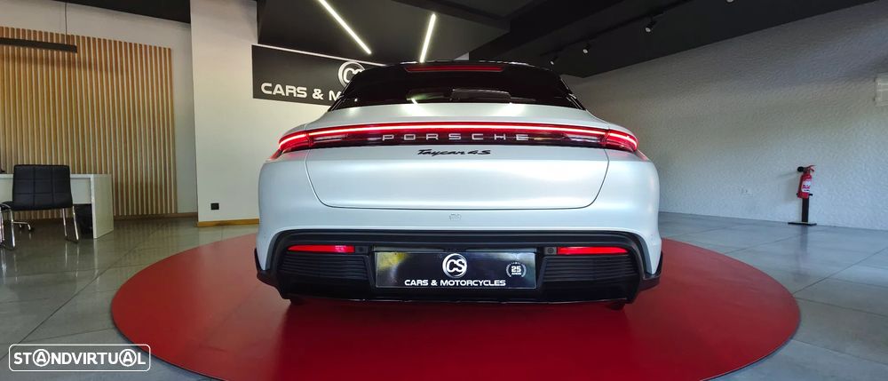 Porsche Taycan Cross Turismo 4S - 31