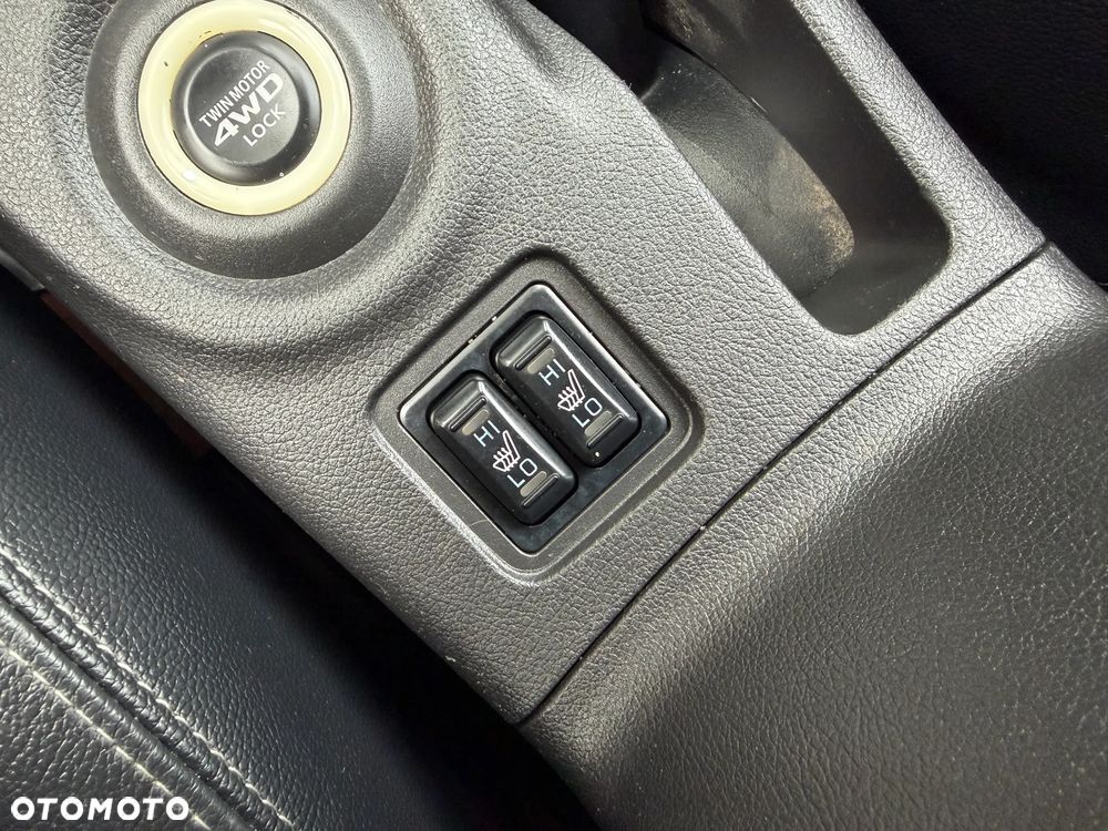 Mitsubishi Outlander Instyle NAVI + - 30