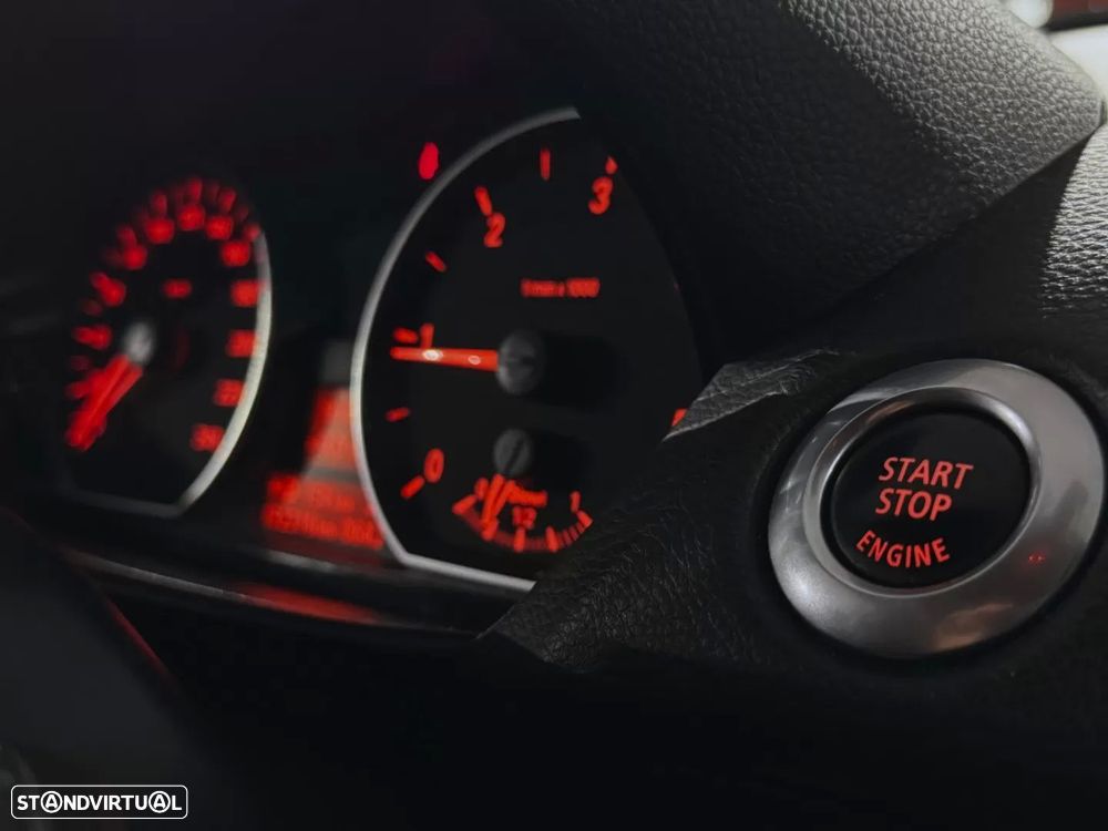 BMW 118 d Pack M - 16