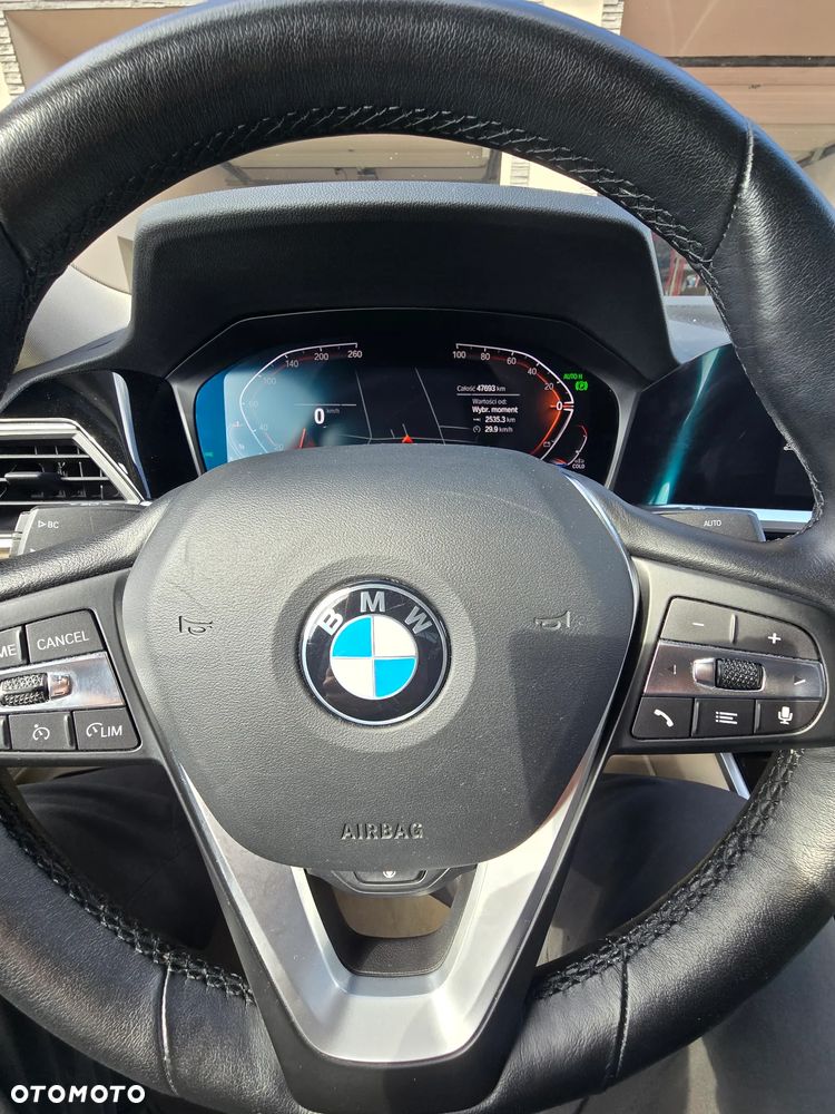 BMW Seria 3 318d mHEV - 12
