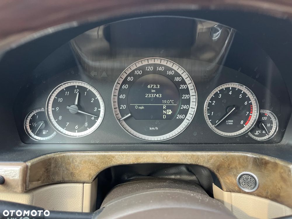 Mercedes-Benz Klasa E 350 CGI BlueEFFICIENCY Elegance - 27