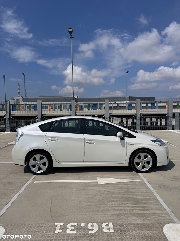 Toyota Prius (Hybrid) Life - 4