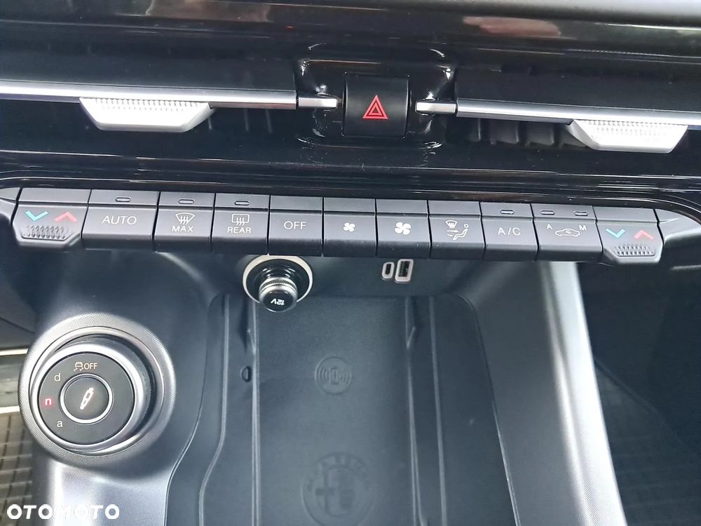 Alfa Romeo Tonale 1.3 PHEV Q4 Veloce - 10