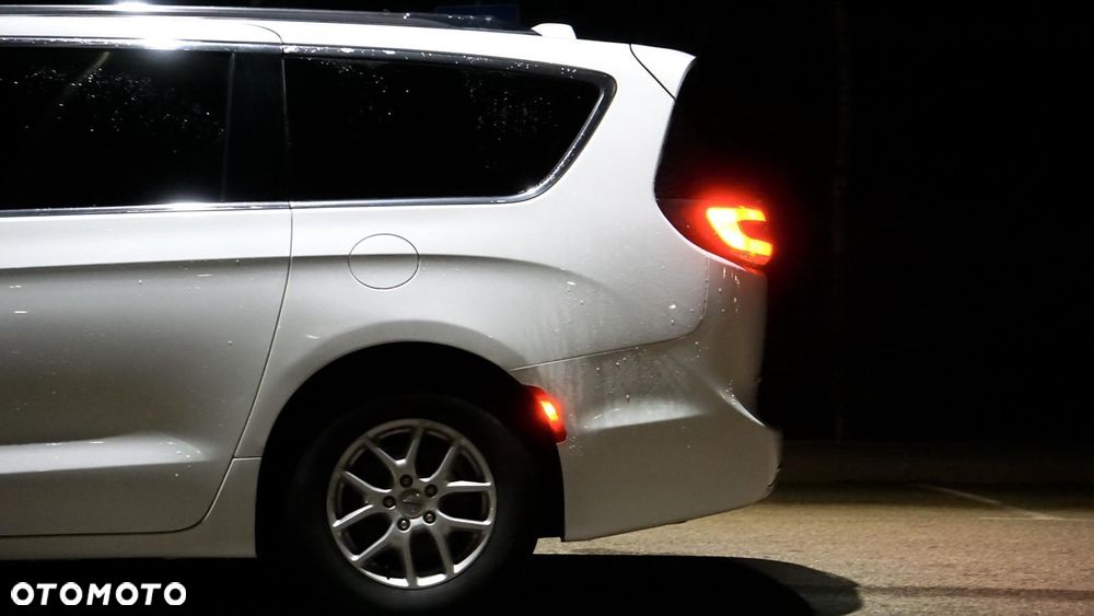 Chrysler Pacifica - 4