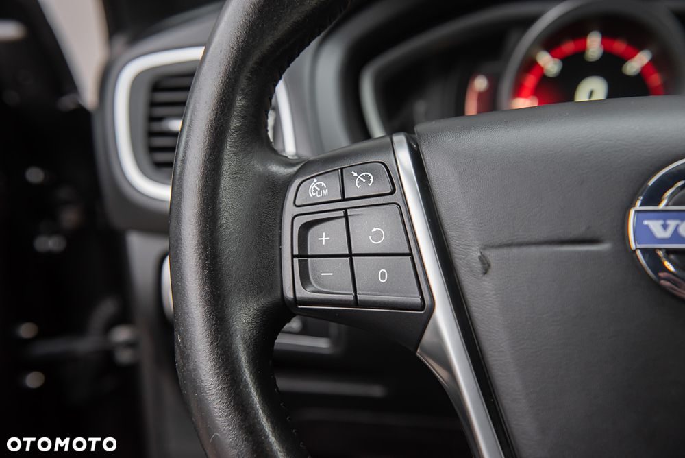 Volvo V40 D2 Inscription - 20