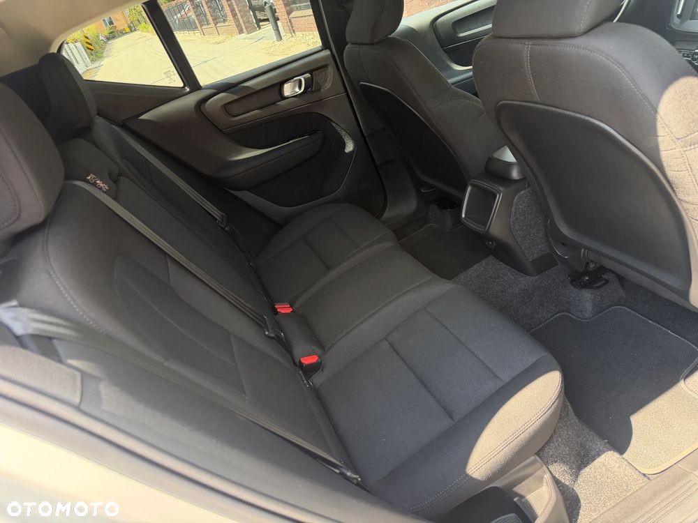 Volvo XC 40 T3 Momentum - 31