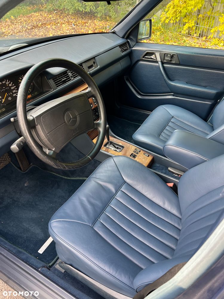 Mercedes-Benz W124 1988 photo 4