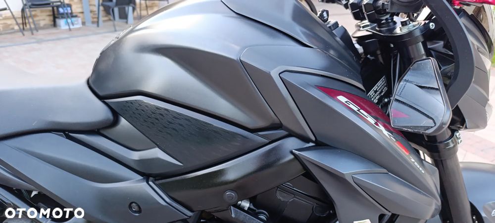 Suzuki GSX - 29