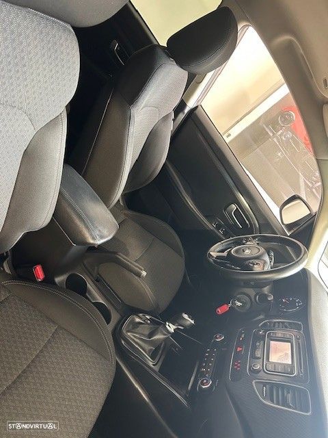 Kia Carens 1.7 CRDi ISG TX - 25