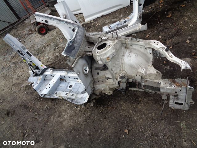 ĆWIARTKA PRZÓD LEWA-PRAWA AVENSIS T27 09-19 - 2