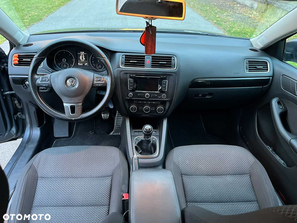 Volkswagen Jetta - 6