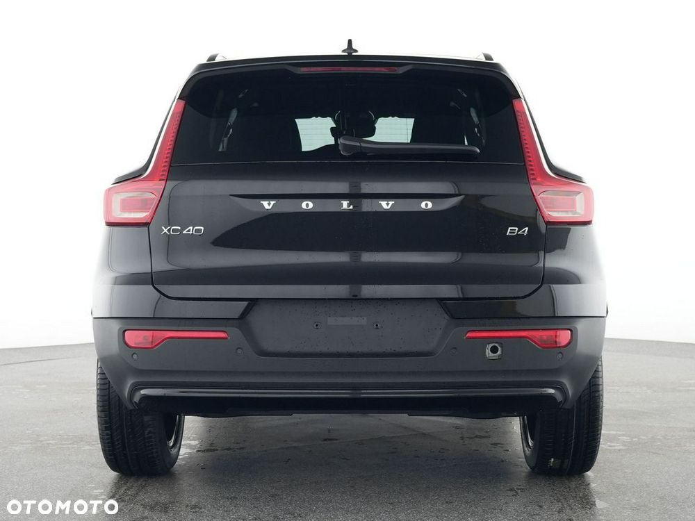 Volvo XC 40 B4 Plus Dark - 3