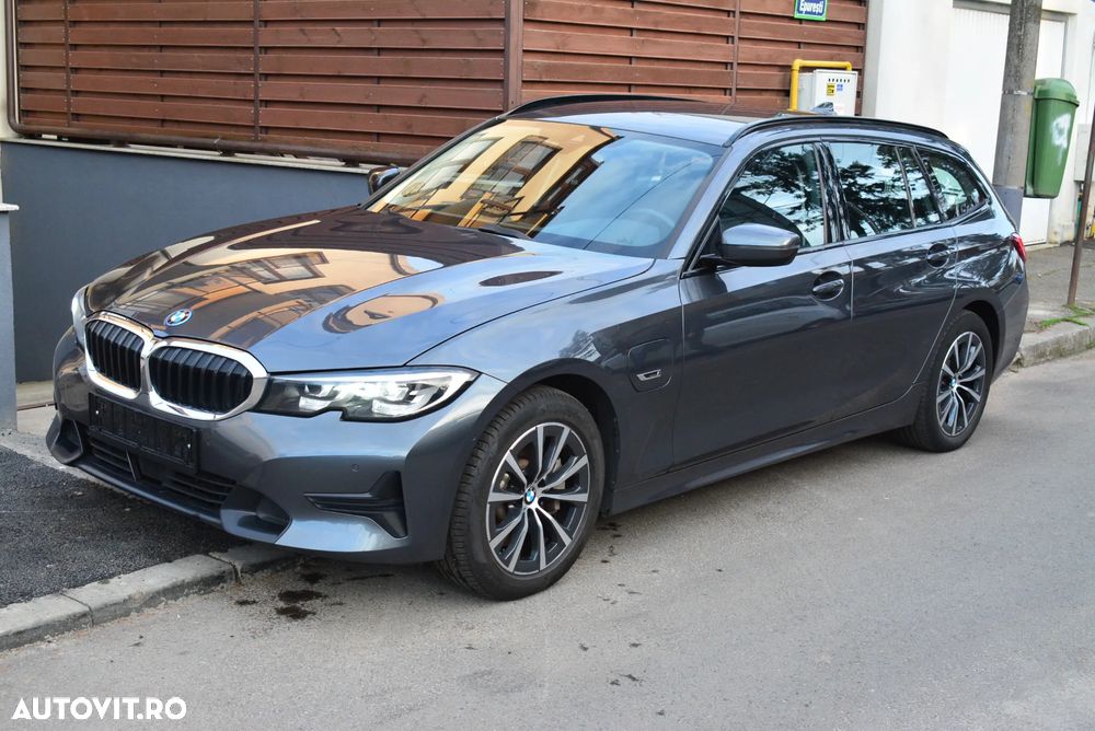 BMW Seria 3 330e Aut. Sport Line - 1