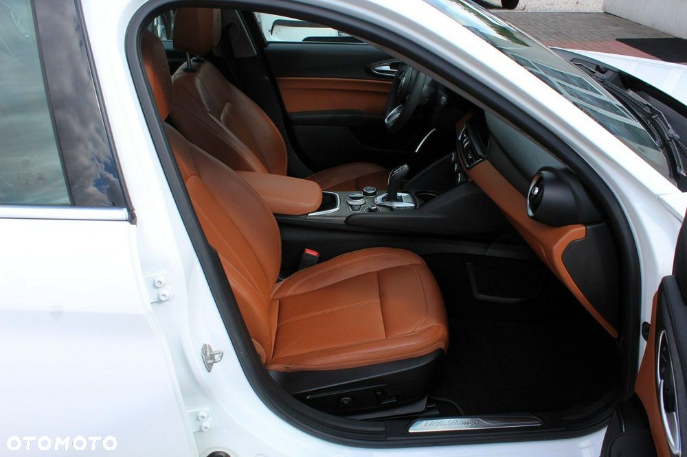 Alfa Romeo Giulia - 11