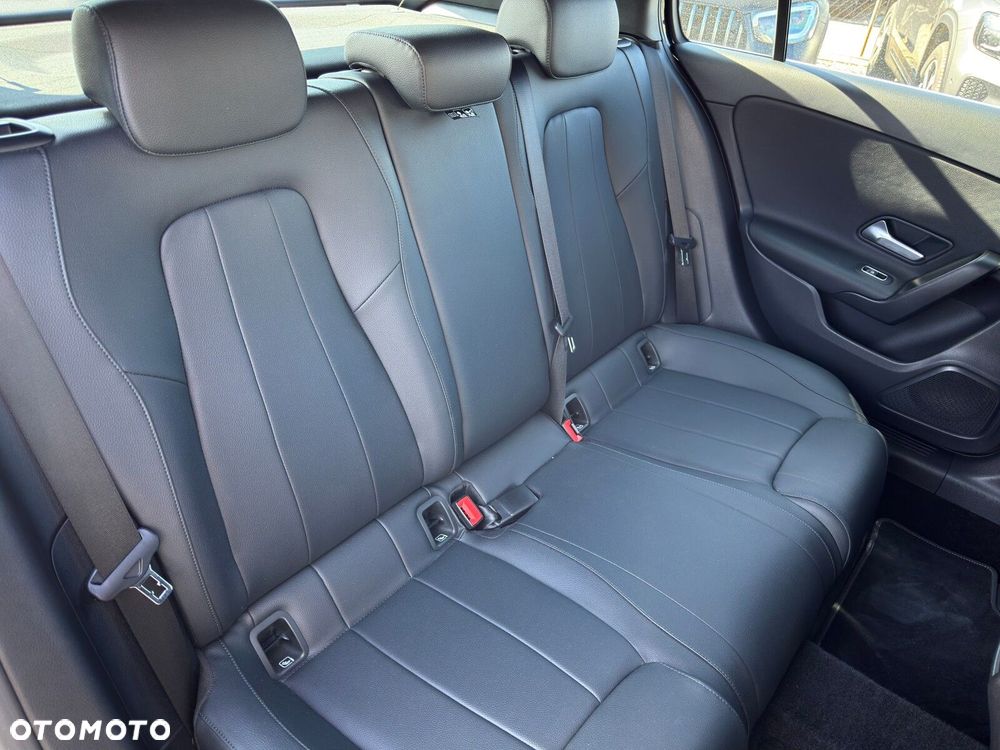 Mercedes-Benz Klasa A 180 7G-DCT - 23