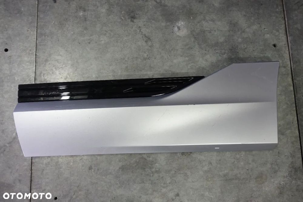 LISTWA DRZWI LEWY TYŁ AUDI E-TRON - 1