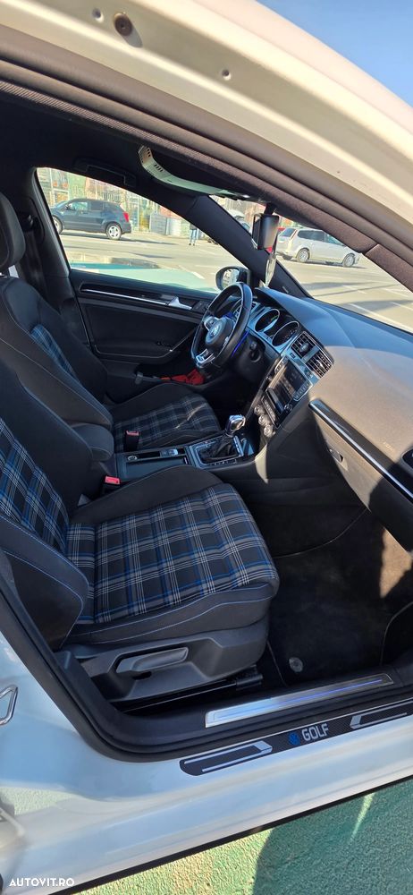 Volkswagen Golf - 13