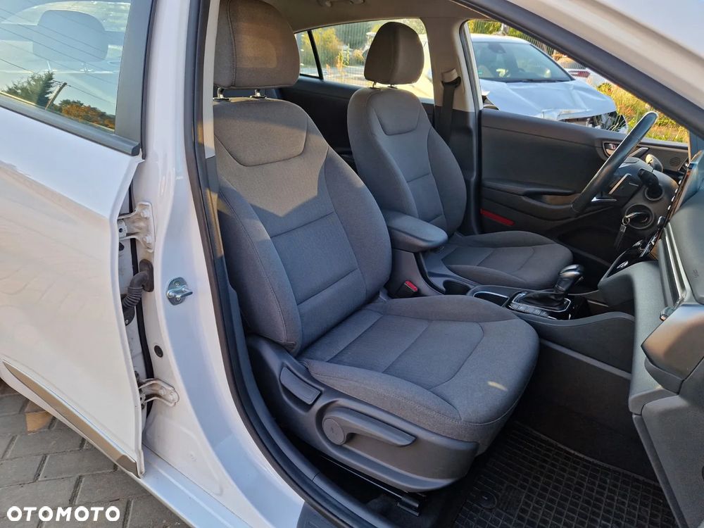 Hyundai IONIQ - 17