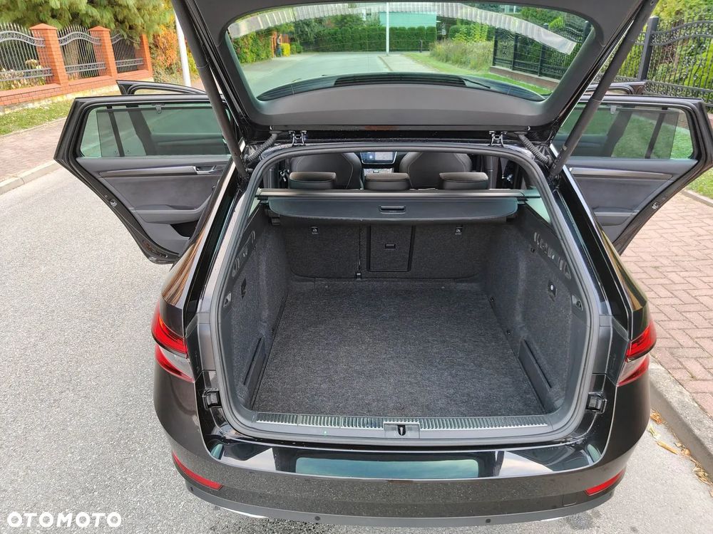 Skoda Superb 2.0 TDI DSG Sportline - 38