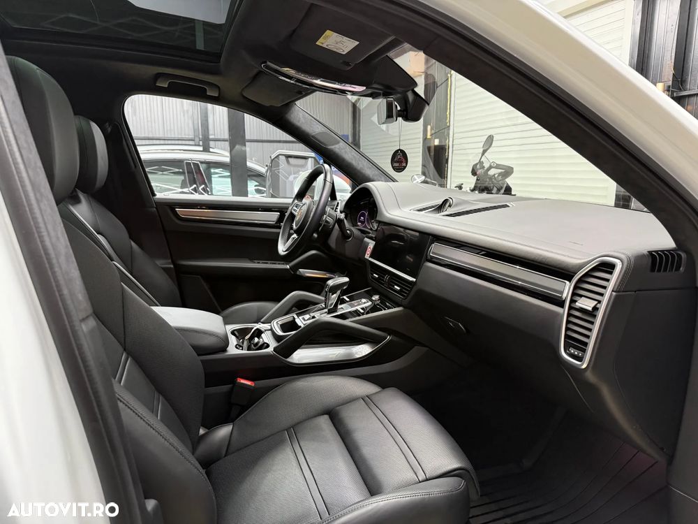 Porsche Cayenne Turbo S E-Hybrid Tiptronic S - 38