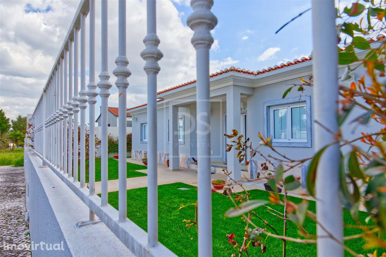Moradia T4 Térrea com Jardim e Piscina | Quinta do Anjo – Palmela - Grande imagem: 5/51