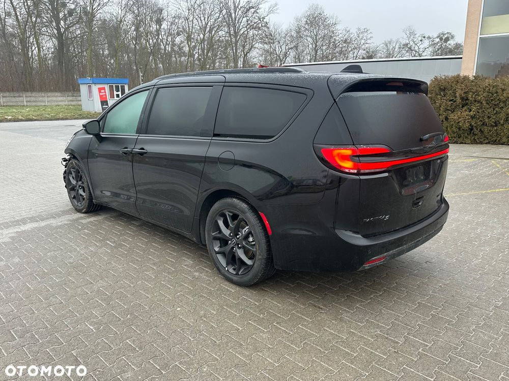 Chrysler Pacifica - 3