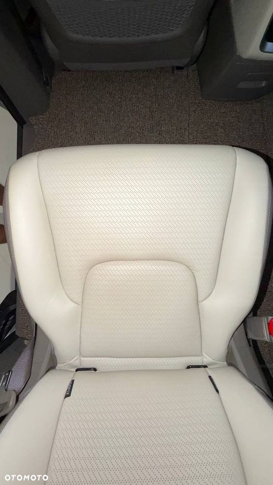 Kia Carnival - 26