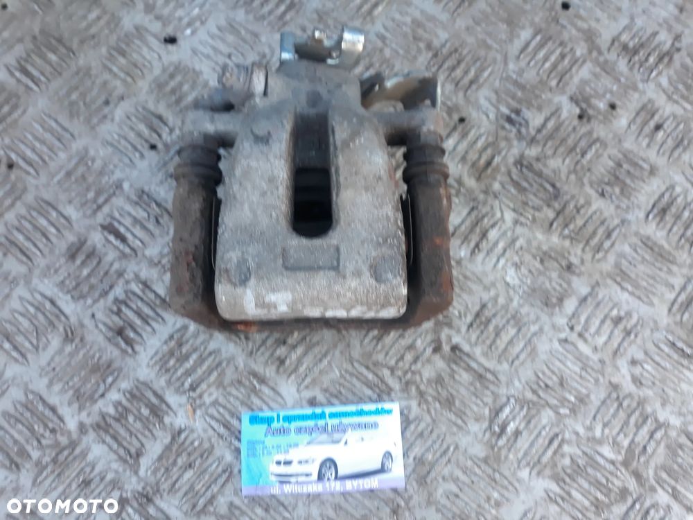 ZACISK LEWY TYŁ OPEL ZAFIRA B  1,9 CDTI
