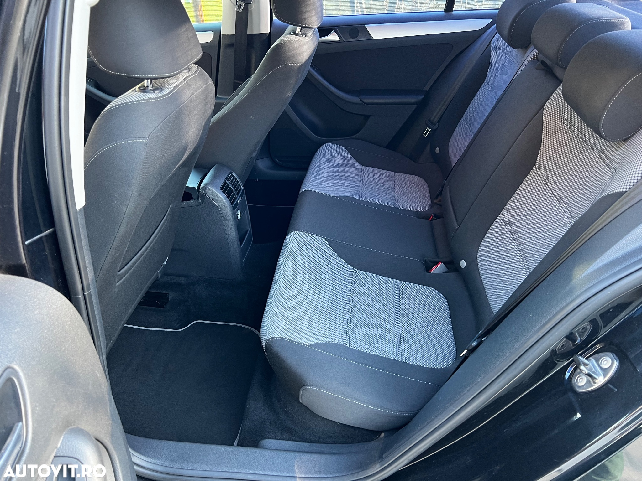 Volkswagen Jetta 1.4 Hybrid DSG Comfortline - 13