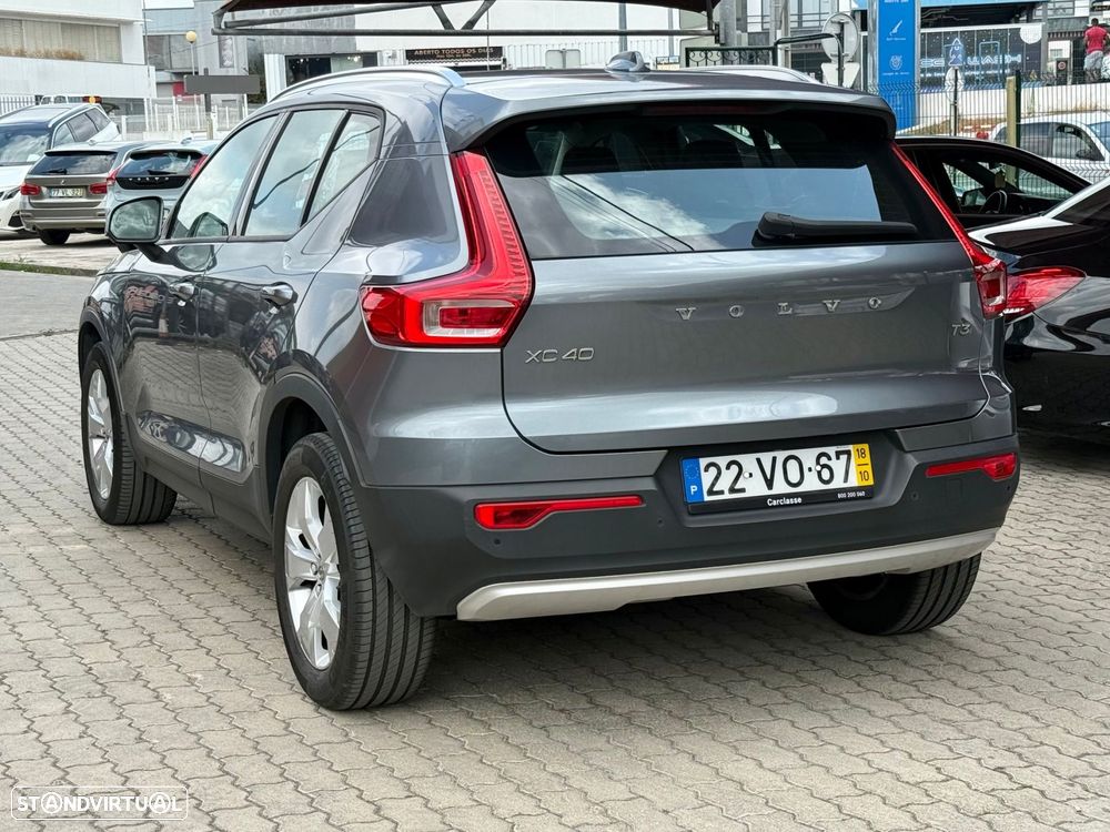 Volvo XC 40 1.5 T3 Momentum Tech Edition - 4