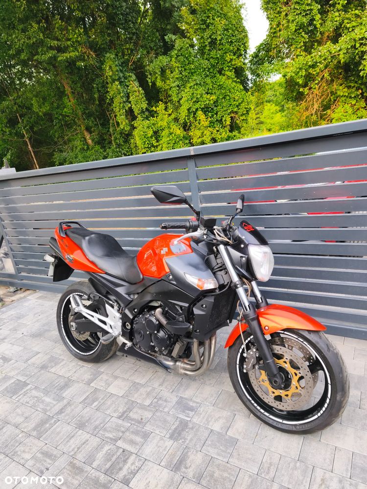 Suzuki GSR - 29