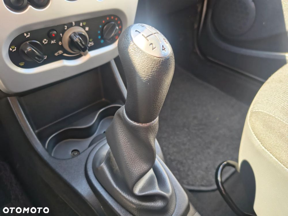 Dacia Sandero 1.6 MPI Laureate - 24