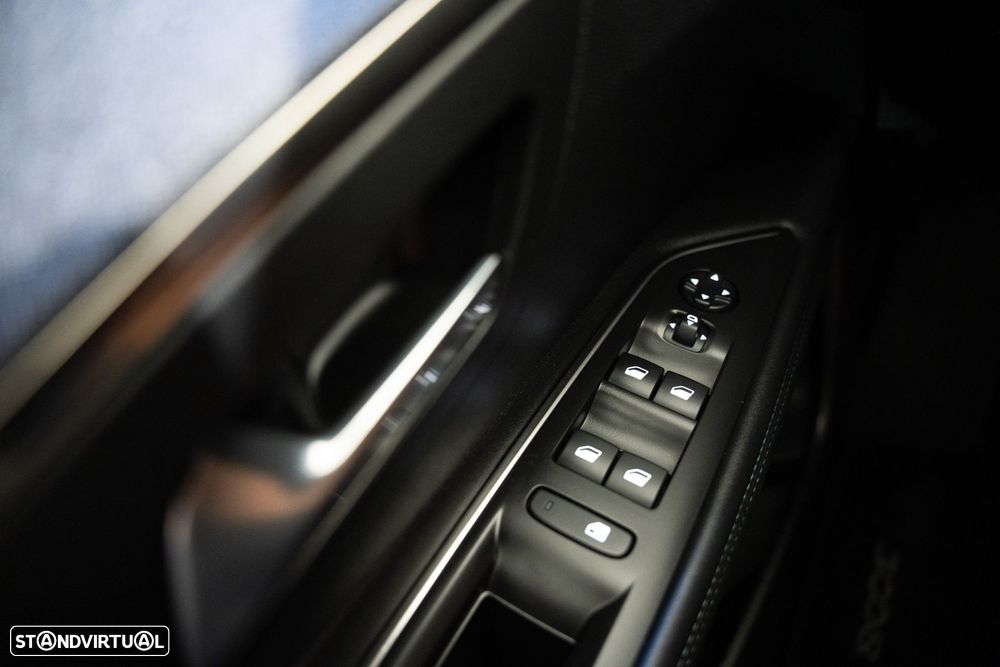 Peugeot 3008 1.6 Hybrid Allure Pack e-EAT8 - 26
