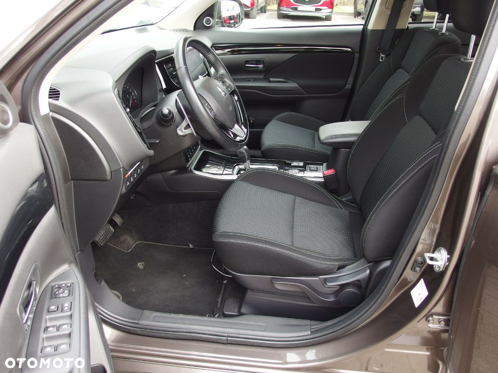 Mitsubishi Outlander 2.0 Instyle + 4WD CVT - 10