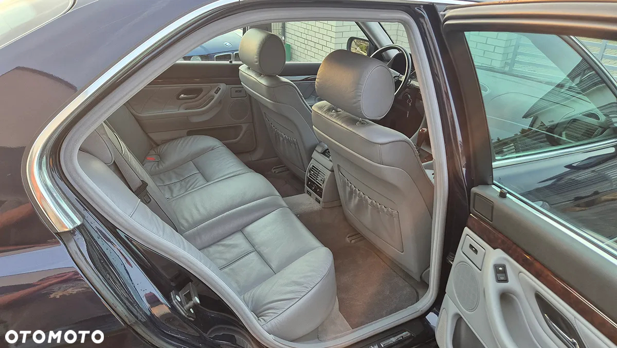 BMW Seria 7 740i - 9