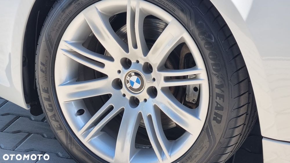BMW Seria 6 650 i - 12