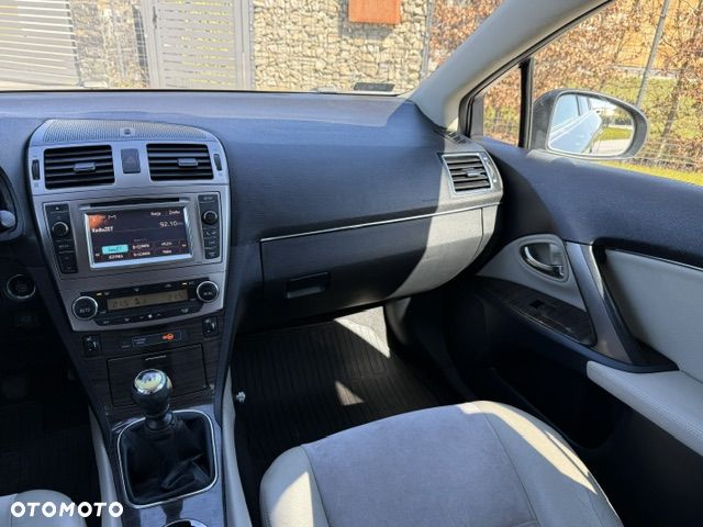 Toyota Avensis 2.0 D-4D Premium - 21