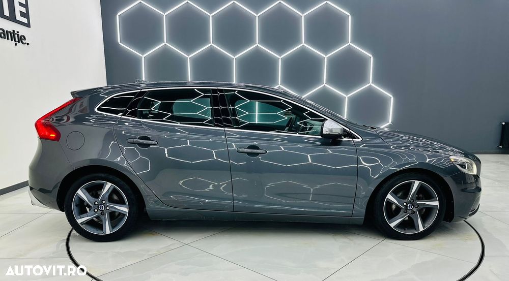 Volvo V40 D2 R Design - 32