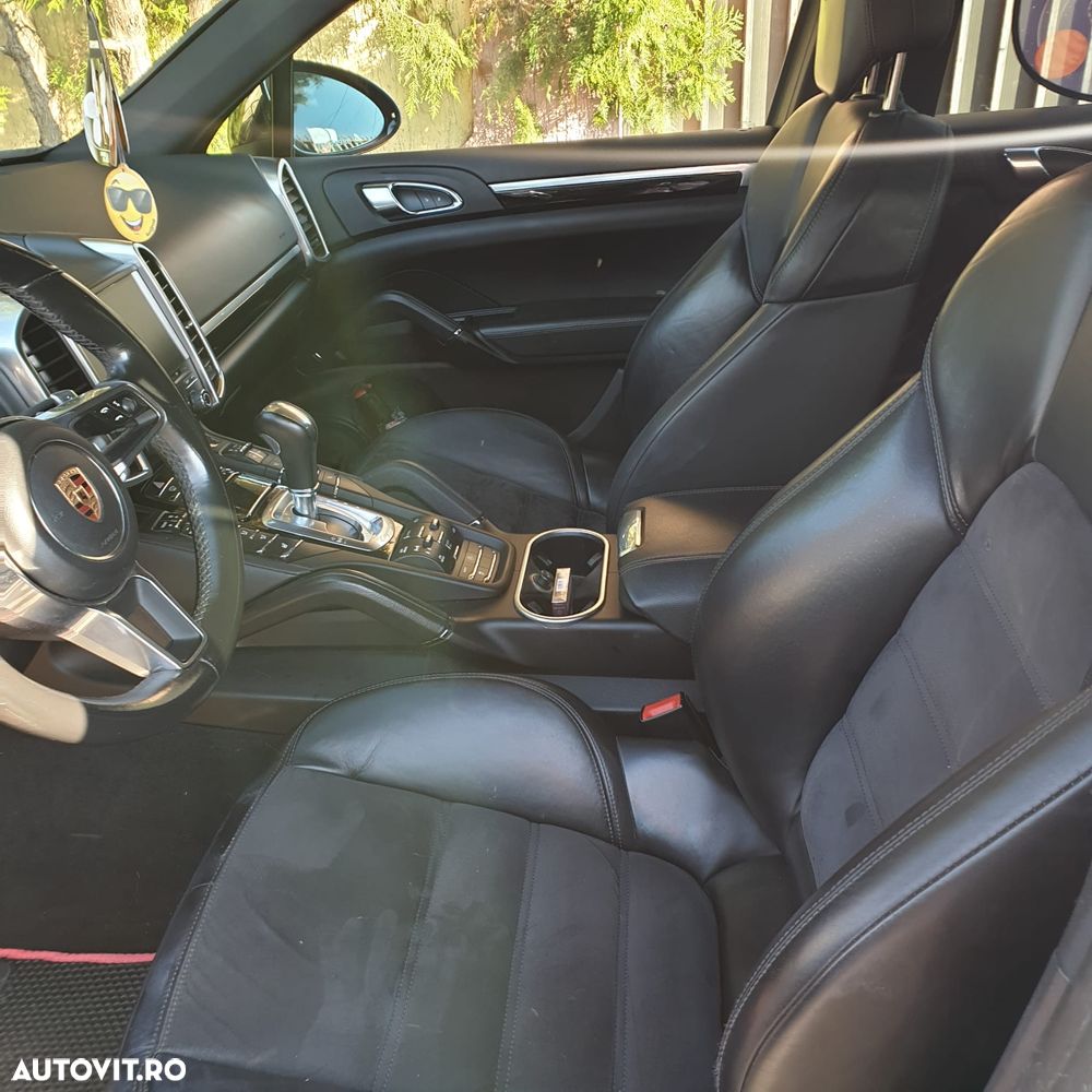 Porsche Cayenne 3.0 L - 5