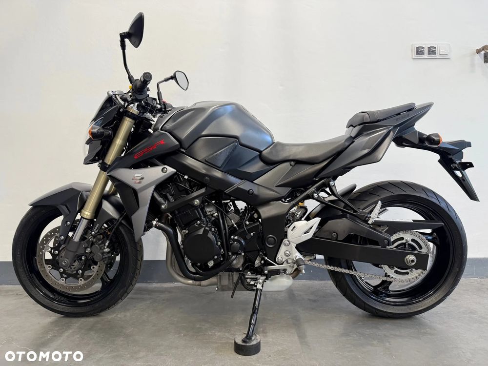 Suzuki GSR - 5