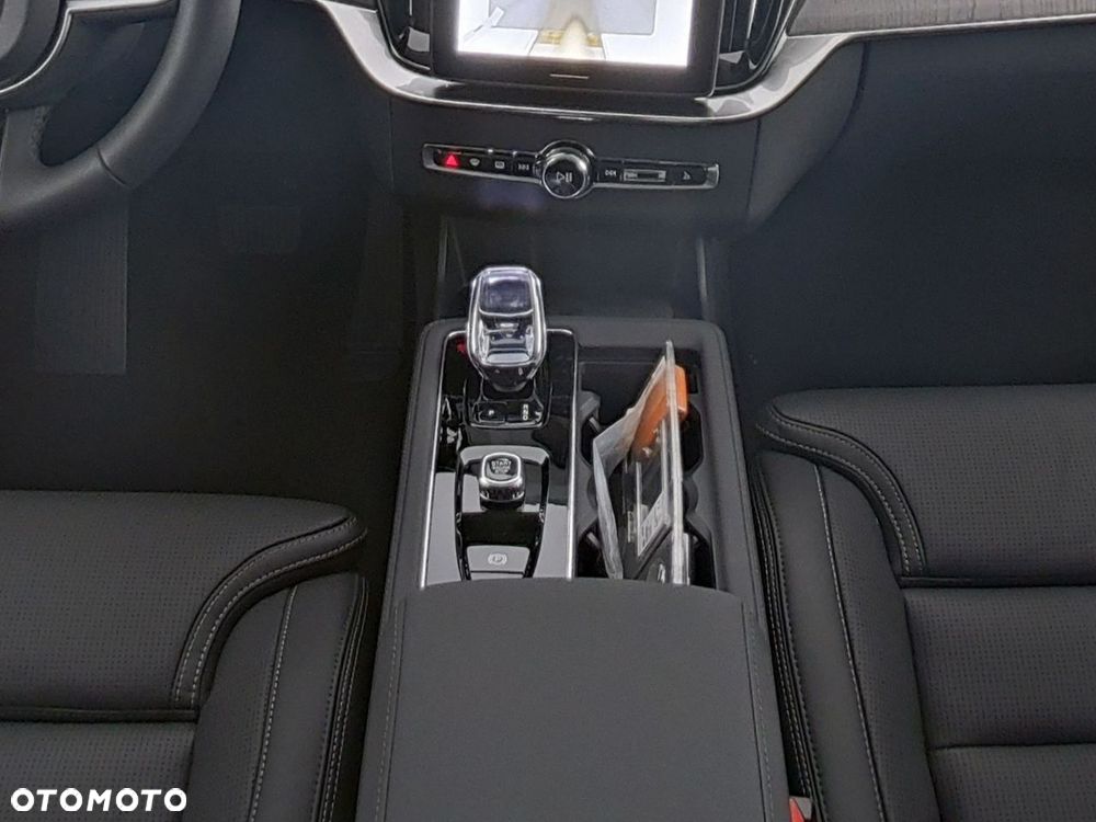 Volvo XC 90 T8 AWD Plug-In Hybrid Ultra Dark 7os - 6