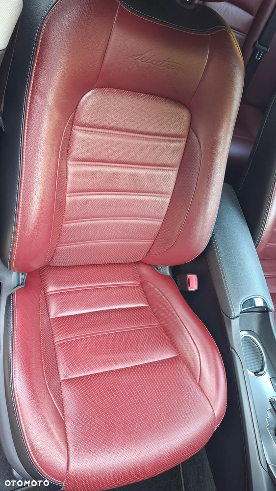 Toyota Avensis 1.8 Selection MS - 26
