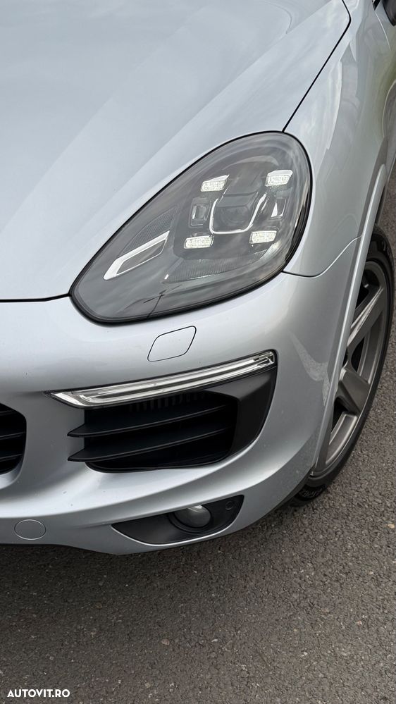 Porsche Cayenne Platinum Edition - 13