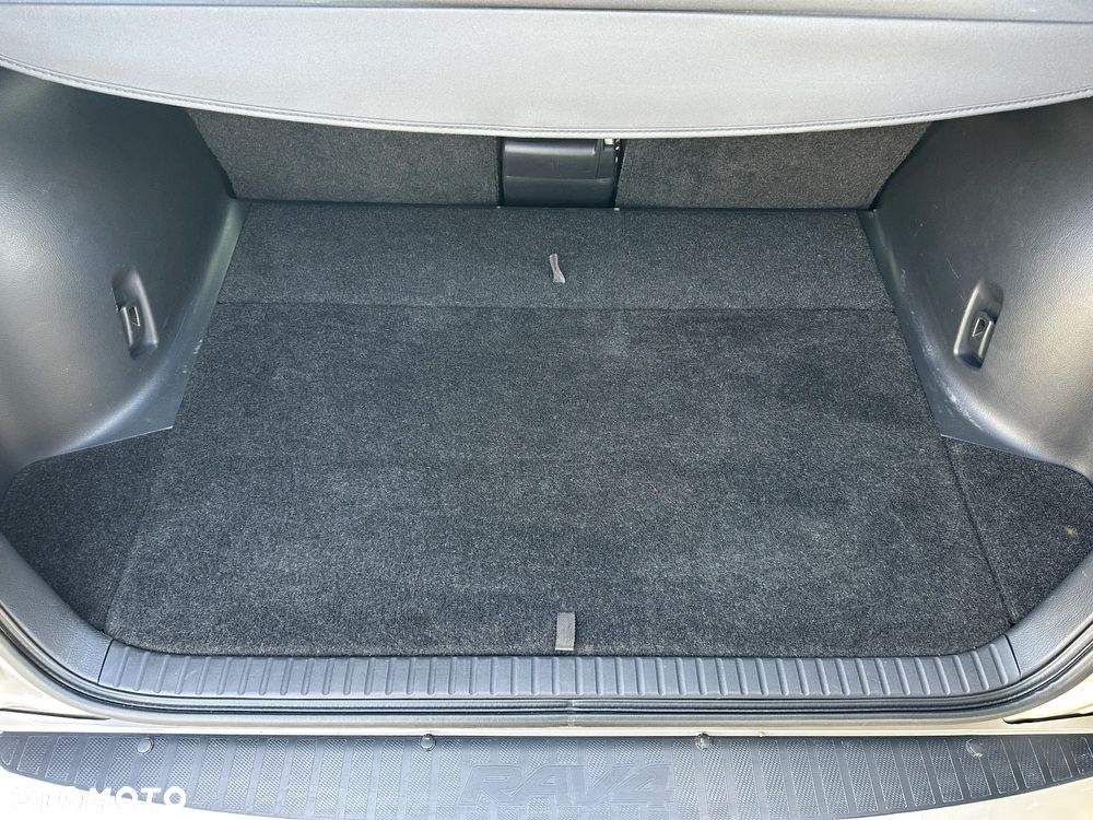 Toyota RAV4 2.2 D-4D 4x4 - 11